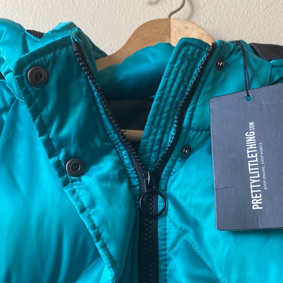 Pretty Little Things Green Satin Quilted Cuff Hem Puffer Jacket removable hood 6 - Picture 7 of 16